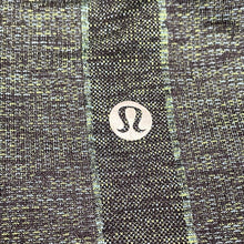 Load image into Gallery viewer, Lululemon Women&#39;s Athletic Short Sleeve Size 6
