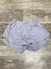 Load image into Gallery viewer, Lululemon Women&#39;s Athletic Shorts Size 6 Tall
