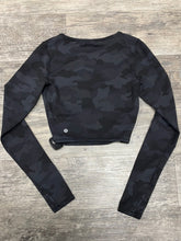 Load image into Gallery viewer, Lululemon Women&#39;s Athletic Long Sleeve Size 4
