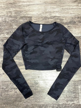 Load image into Gallery viewer, Lululemon Women&#39;s Athletic Long Sleeve Size 4
