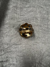 Load image into Gallery viewer, Barse lapis flower ring
