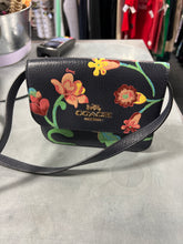 Load image into Gallery viewer, Coach Purse
