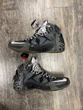 Load image into Gallery viewer, Nike Athletic Shoes Men&#39;s Lebron Size 12
