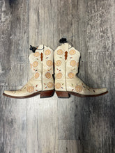 Load image into Gallery viewer, Lucchese Womens Boots Size 8
