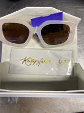 Load image into Gallery viewer, Diff Sunglasses
