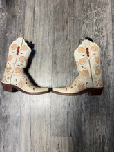 Load image into Gallery viewer, Lucchese Womens Boots Size 8

