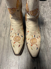 Load image into Gallery viewer, Lucchese Womens Boots Size 8
