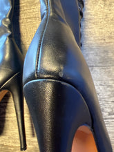 Load image into Gallery viewer, Platform Women&#39;s Boots Size 7
