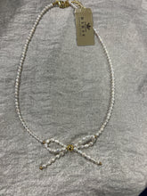 Load image into Gallery viewer, Barse pearl bow necklace
