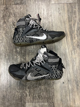 Load image into Gallery viewer, Nike Athletic Shoes Men&#39;s Lebron Size 12
