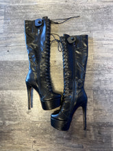 Load image into Gallery viewer, Platform Women&#39;s Boots Size 7

