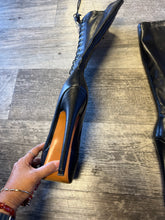 Load image into Gallery viewer, Platform Women&#39;s Boots Size 7

