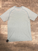 Load image into Gallery viewer, Lululemon Men&#39;s Athletic Short Sleeve Size Small
