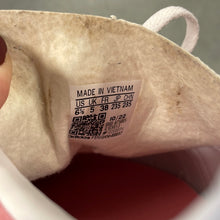 Load image into Gallery viewer, Adidas Gazelle Platforms Women&#39;s Size 6.5
