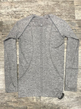 Load image into Gallery viewer, Lululemon Women&#39;s Athletic Long Sleeve Size 4
