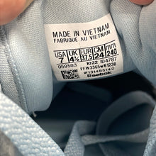 Load image into Gallery viewer, Reebok Athletic Shoes Women&#39;s Size 7
