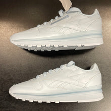 Load image into Gallery viewer, Reebok Athletic Shoes Women&#39;s Size 7
