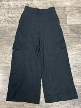 Load image into Gallery viewer, Lululemon Women&#39;s Athletic Pants Size 2
