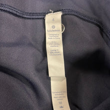 Load image into Gallery viewer, Lululemon Women&#39;s Athletic Pants Size 4
