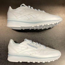 Load image into Gallery viewer, Reebok Athletic Shoes Women&#39;s Size 7
