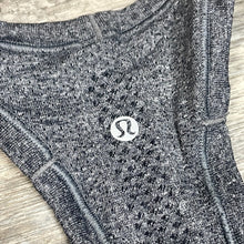 Load image into Gallery viewer, Lululemon Women&#39;s Athletic Tank Size 4
