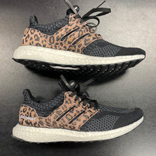 Load image into Gallery viewer, Adidas Ultraboost Women&#39;s Size 7
