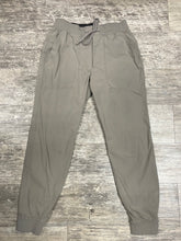 Load image into Gallery viewer, Lululemon Men&#39;s Athletic Pants Size Medium

