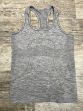 Load image into Gallery viewer, Lululemon Women&#39;s Athletic Tank Size 8

