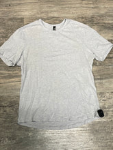 Load image into Gallery viewer, Lululemon Men's Athletic Short Sleeve Size Large
