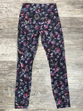 Load image into Gallery viewer, Lululemon Women&#39;s Athletic Pants Size 4
